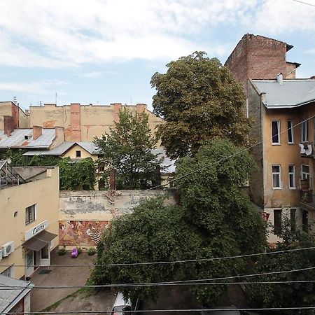 Buk Apartments On Doroshenka 29 Lviv Bagian luar foto