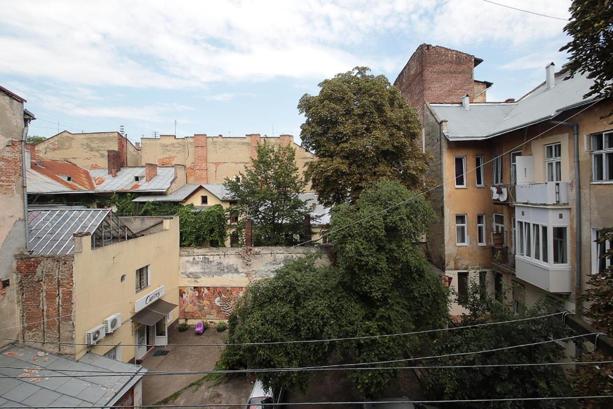 Buk Apartments On Doroshenka 29 Lviv Bagian luar foto