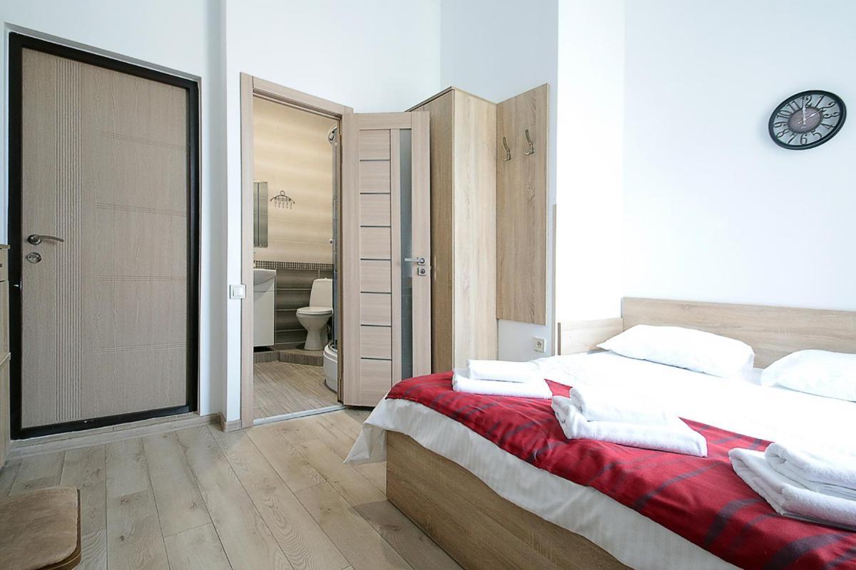 Buk Apartments On Doroshenka 29 Lviv Bagian luar foto