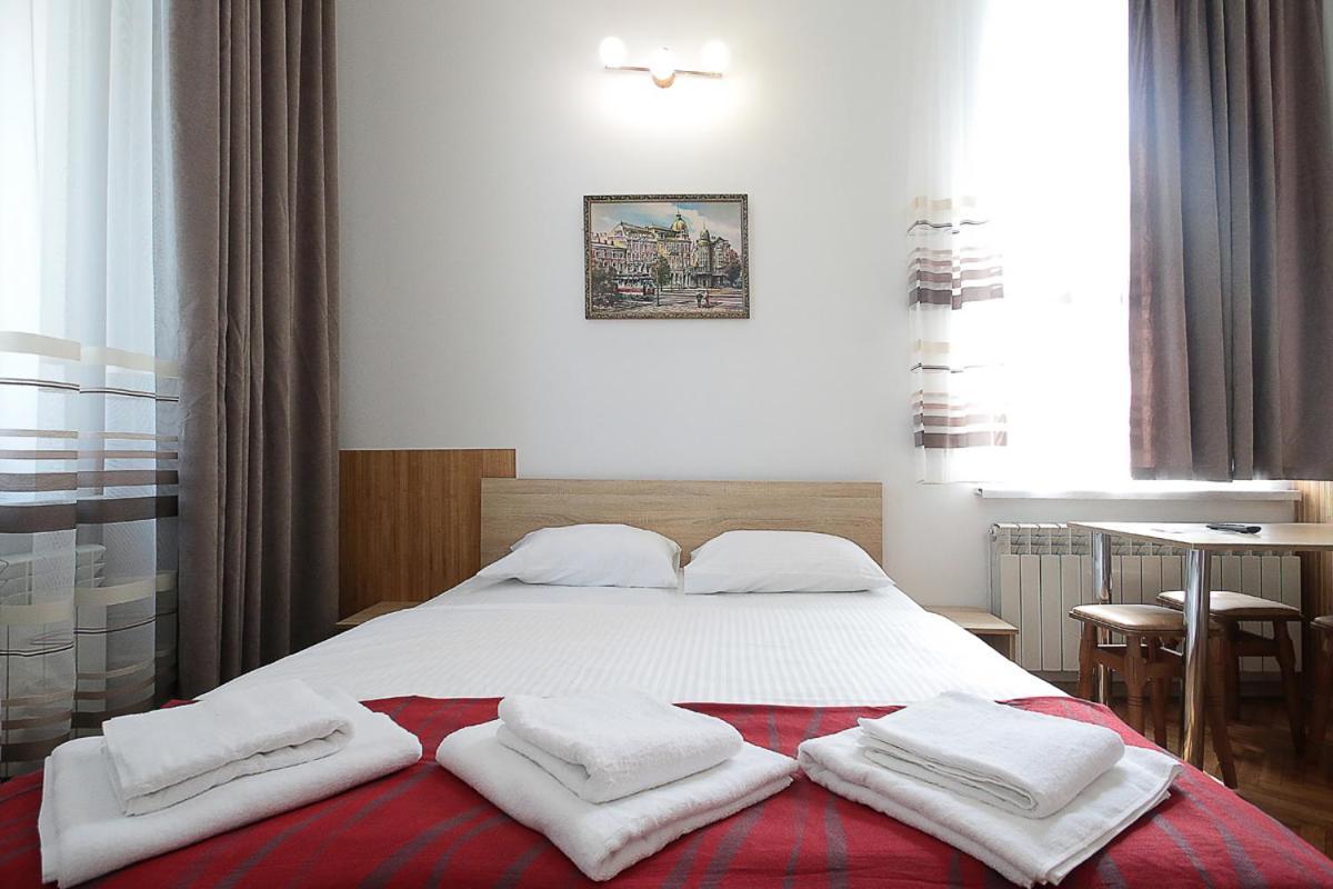 Buk Apartments On Doroshenka 29 Lviv Bagian luar foto