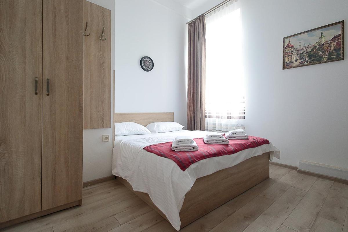 Buk Apartments On Doroshenka 29 Lviv Bagian luar foto