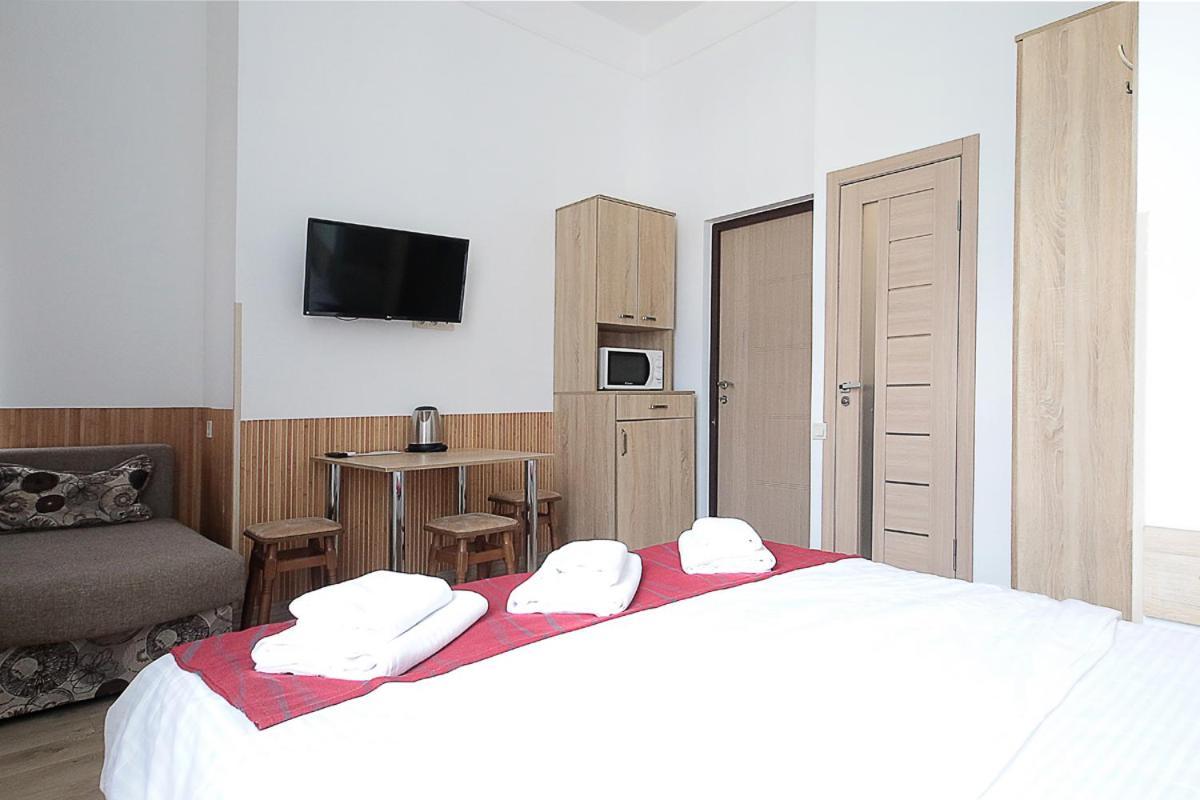 Buk Apartments On Doroshenka 29 Lviv Bagian luar foto