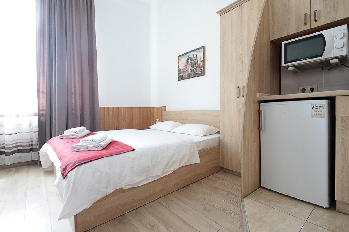 Buk Apartments On Doroshenka 29 Lviv Bagian luar foto