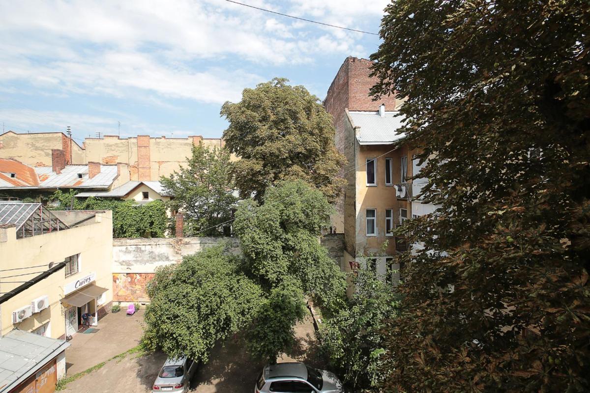 Buk Apartments On Doroshenka 29 Lviv Bagian luar foto