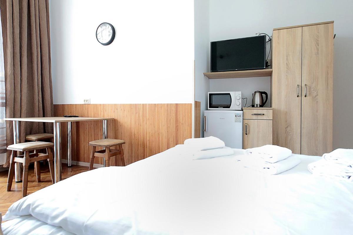 Buk Apartments On Doroshenka 29 Lviv Bagian luar foto