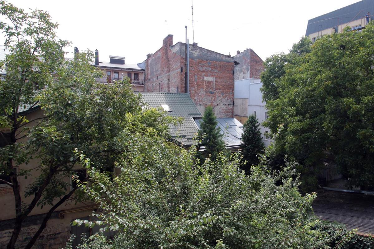 Buk Apartments On Doroshenka 29 Lviv Bagian luar foto