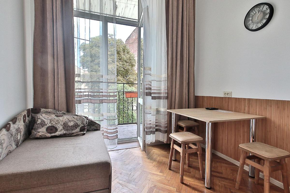 Buk Apartments On Doroshenka 29 Lviv Bagian luar foto