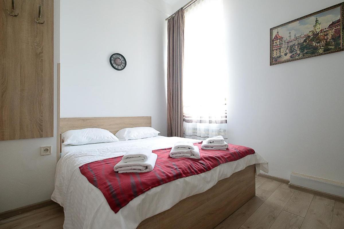 Buk Apartments On Doroshenka 29 Lviv Bagian luar foto