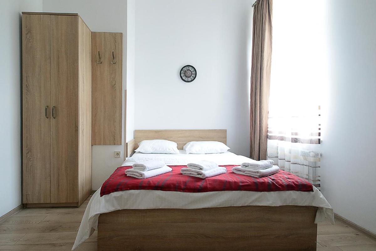 Buk Apartments On Doroshenka 29 Lviv Bagian luar foto