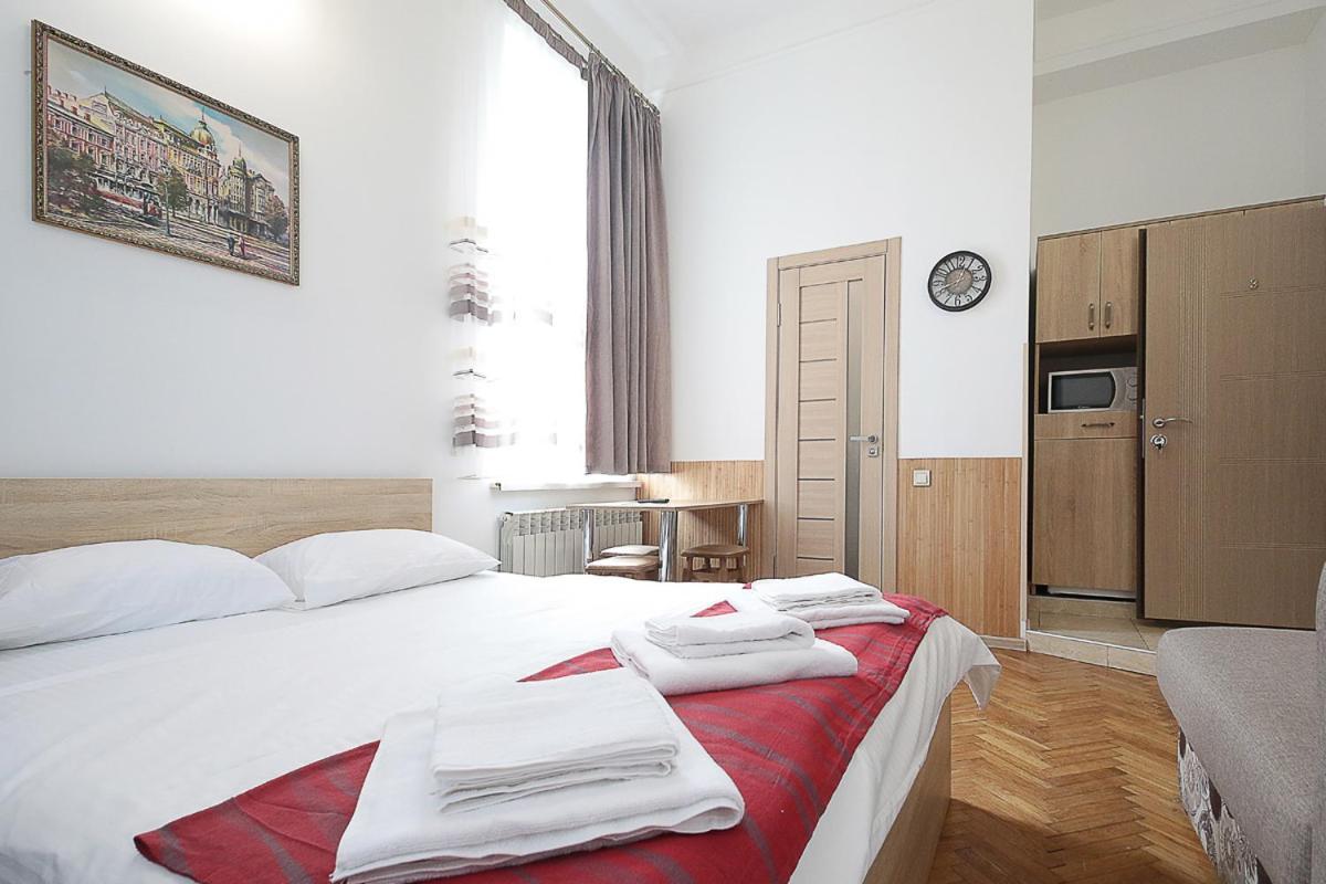 Buk Apartments On Doroshenka 29 Lviv Bagian luar foto