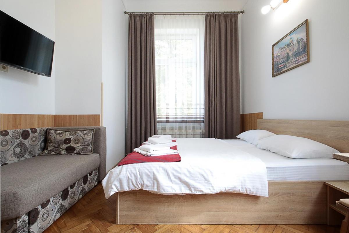 Buk Apartments On Doroshenka 29 Lviv Bagian luar foto