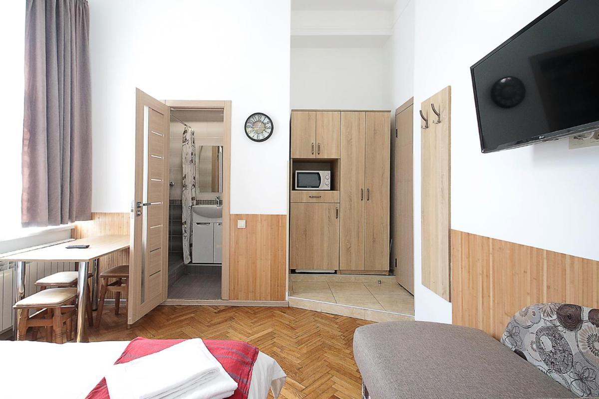 Buk Apartments On Doroshenka 29 Lviv Bagian luar foto