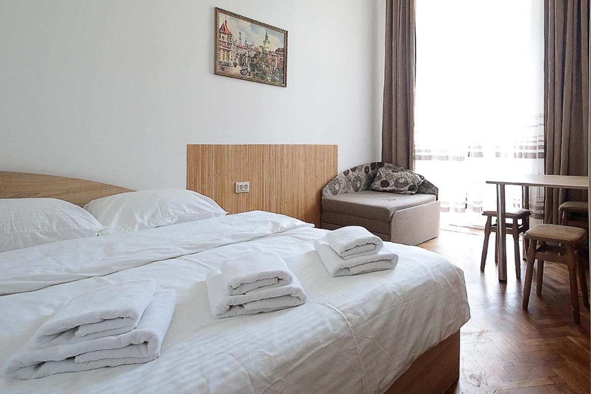 Buk Apartments On Doroshenka 29 Lviv Bagian luar foto