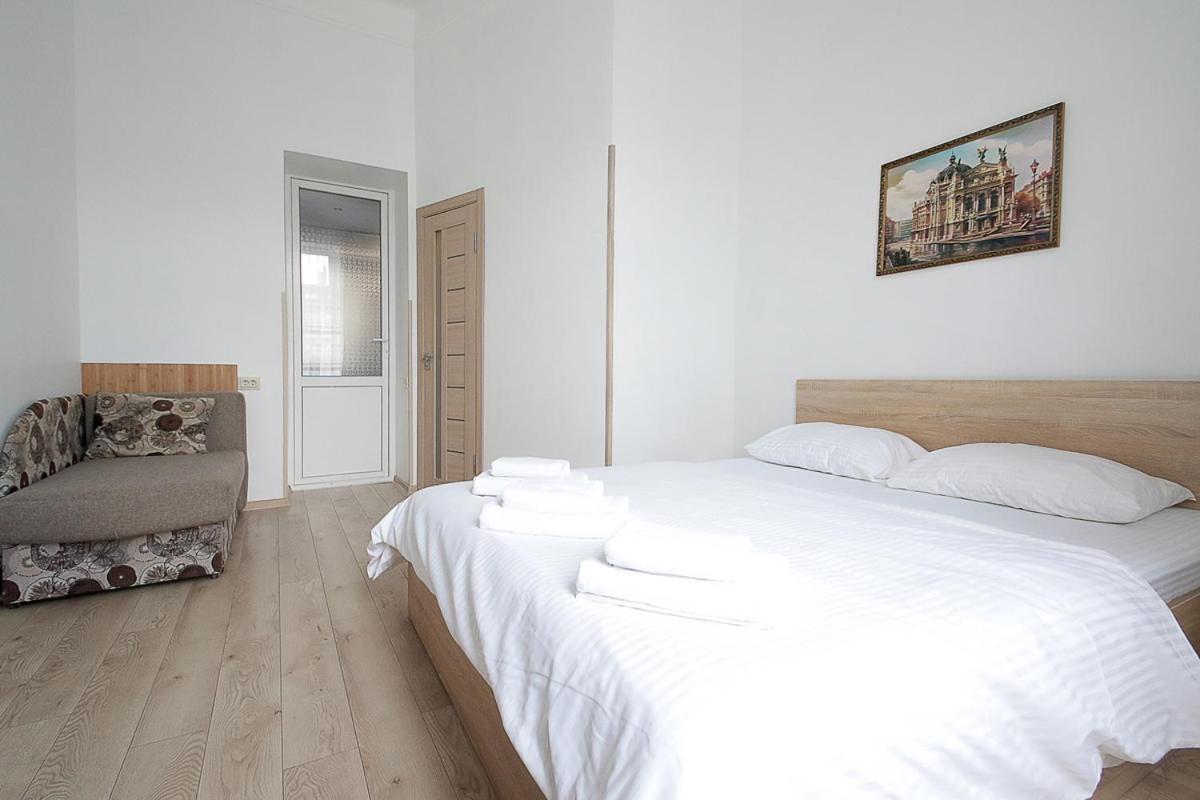 Buk Apartments On Doroshenka 29 Lviv Bagian luar foto