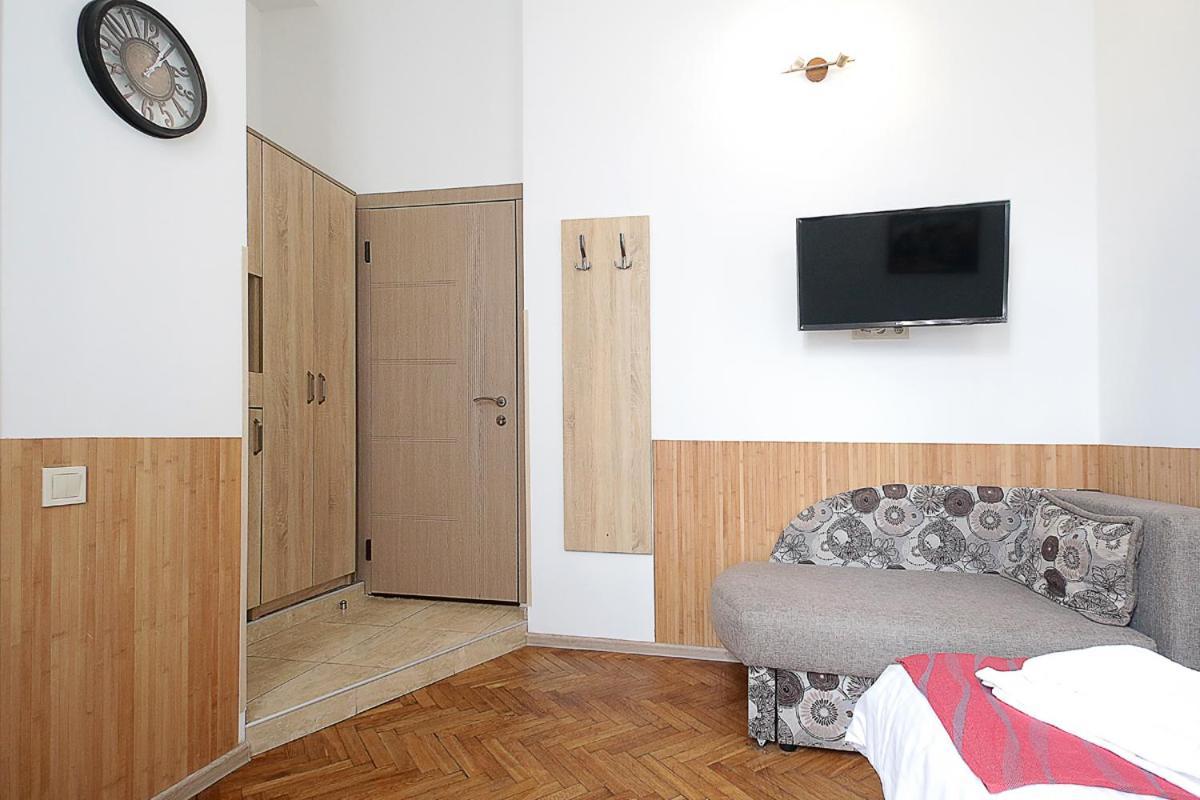 Buk Apartments On Doroshenka 29 Lviv Bagian luar foto