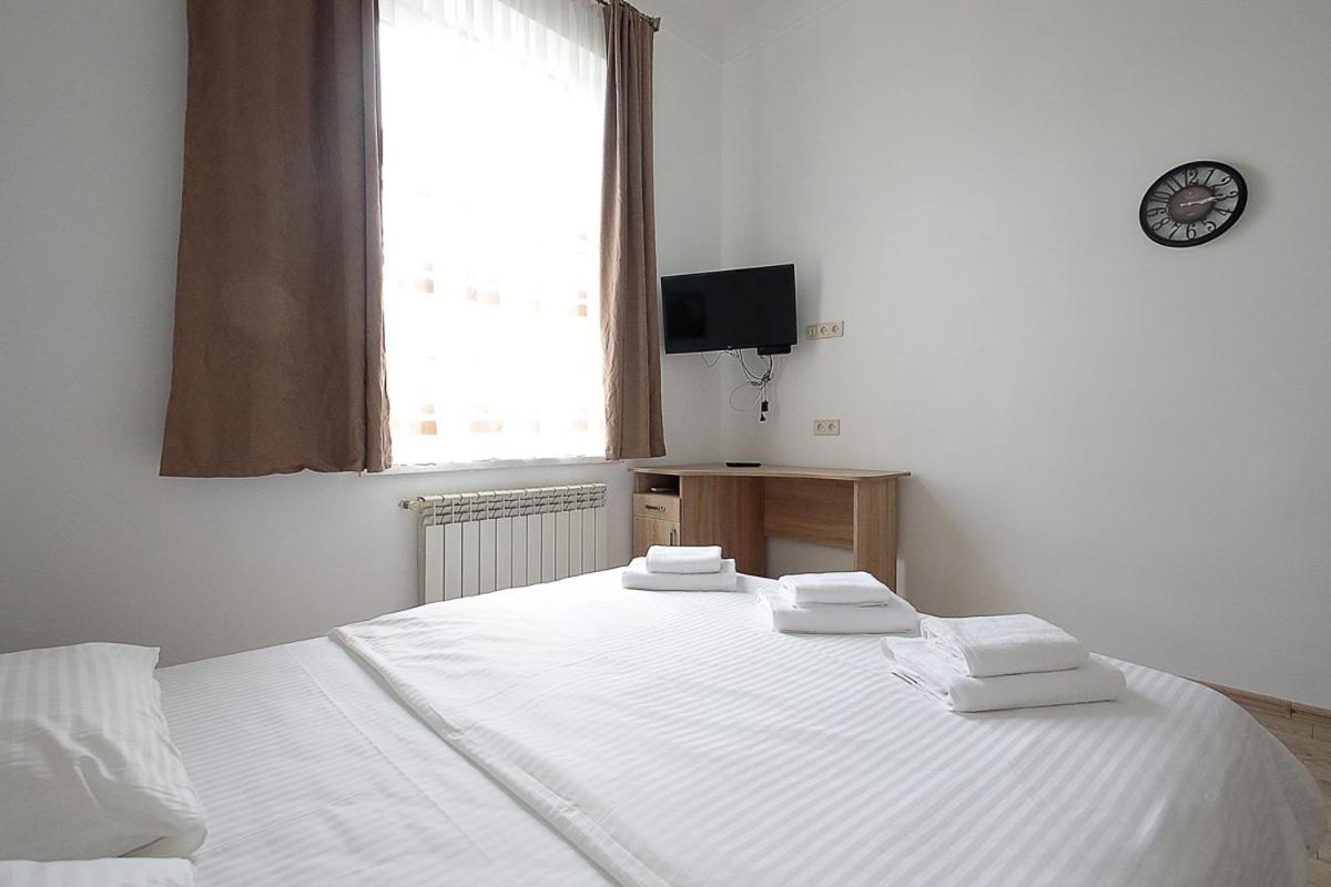 Buk Apartments On Doroshenka 29 Lviv Bagian luar foto