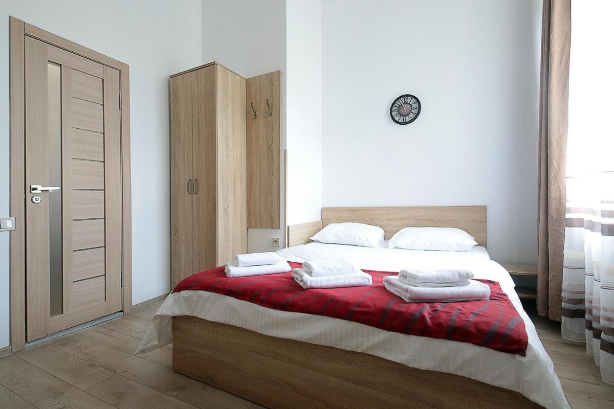 Buk Apartments On Doroshenka 29 Lviv Bagian luar foto