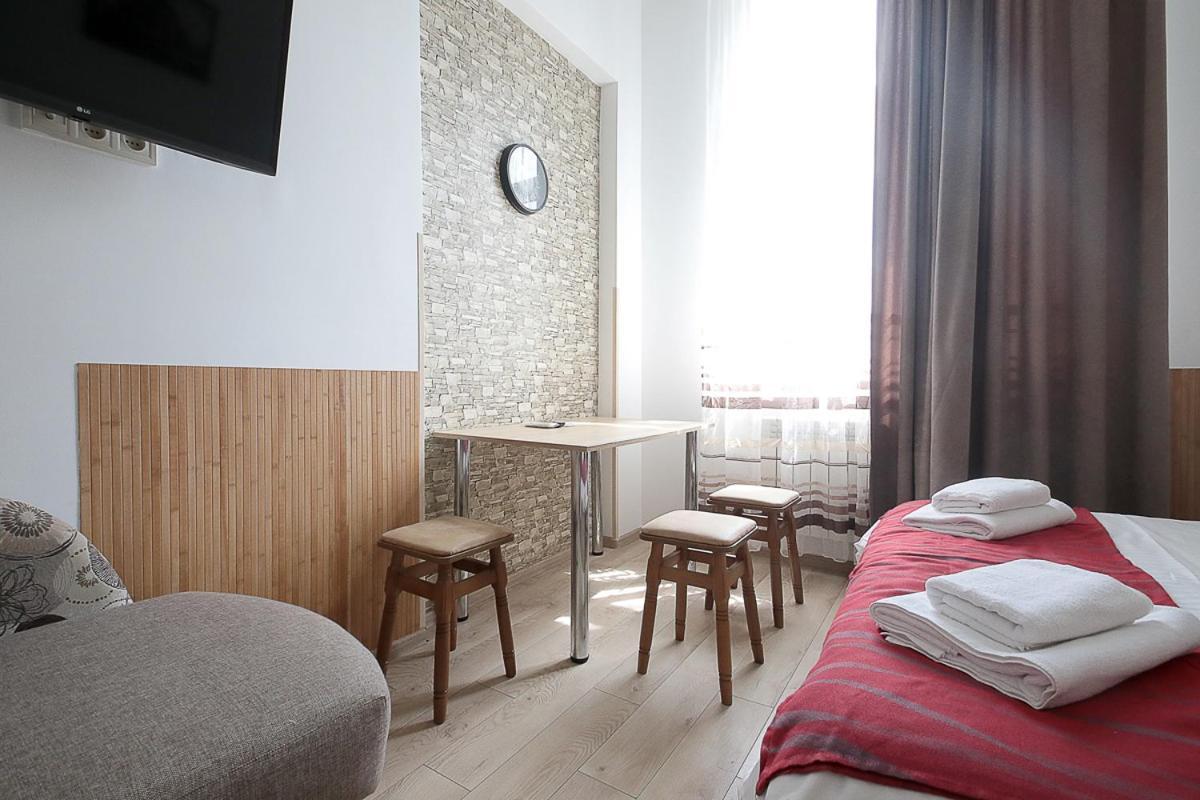 Buk Apartments On Doroshenka 29 Lviv Bagian luar foto