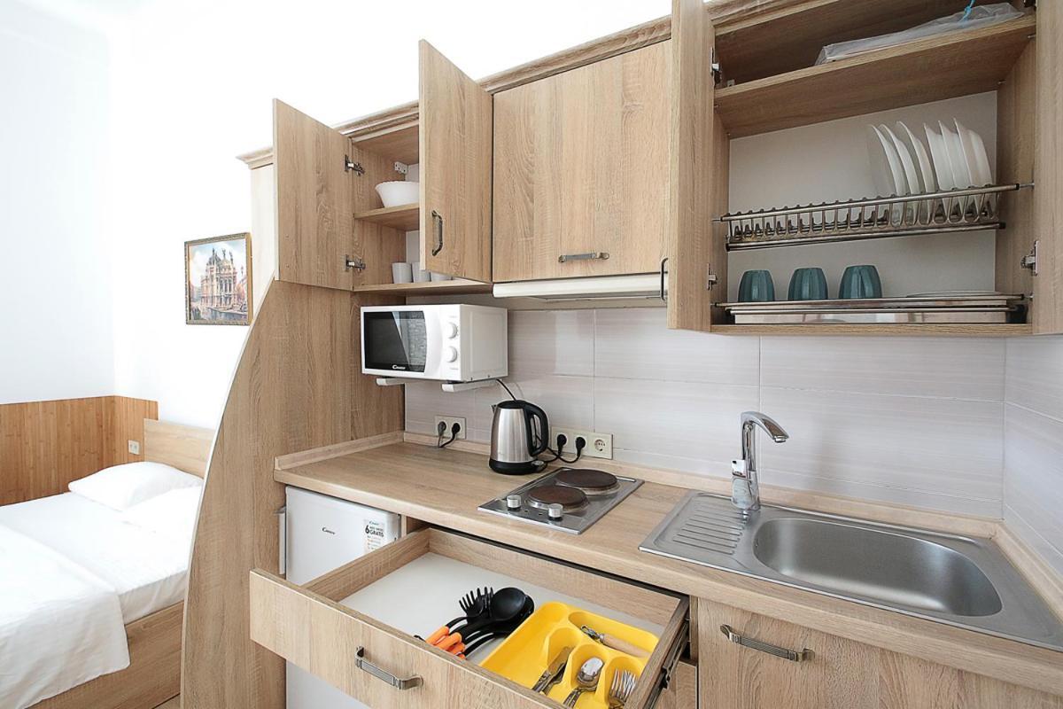 Buk Apartments On Doroshenka 29 Lviv Bagian luar foto